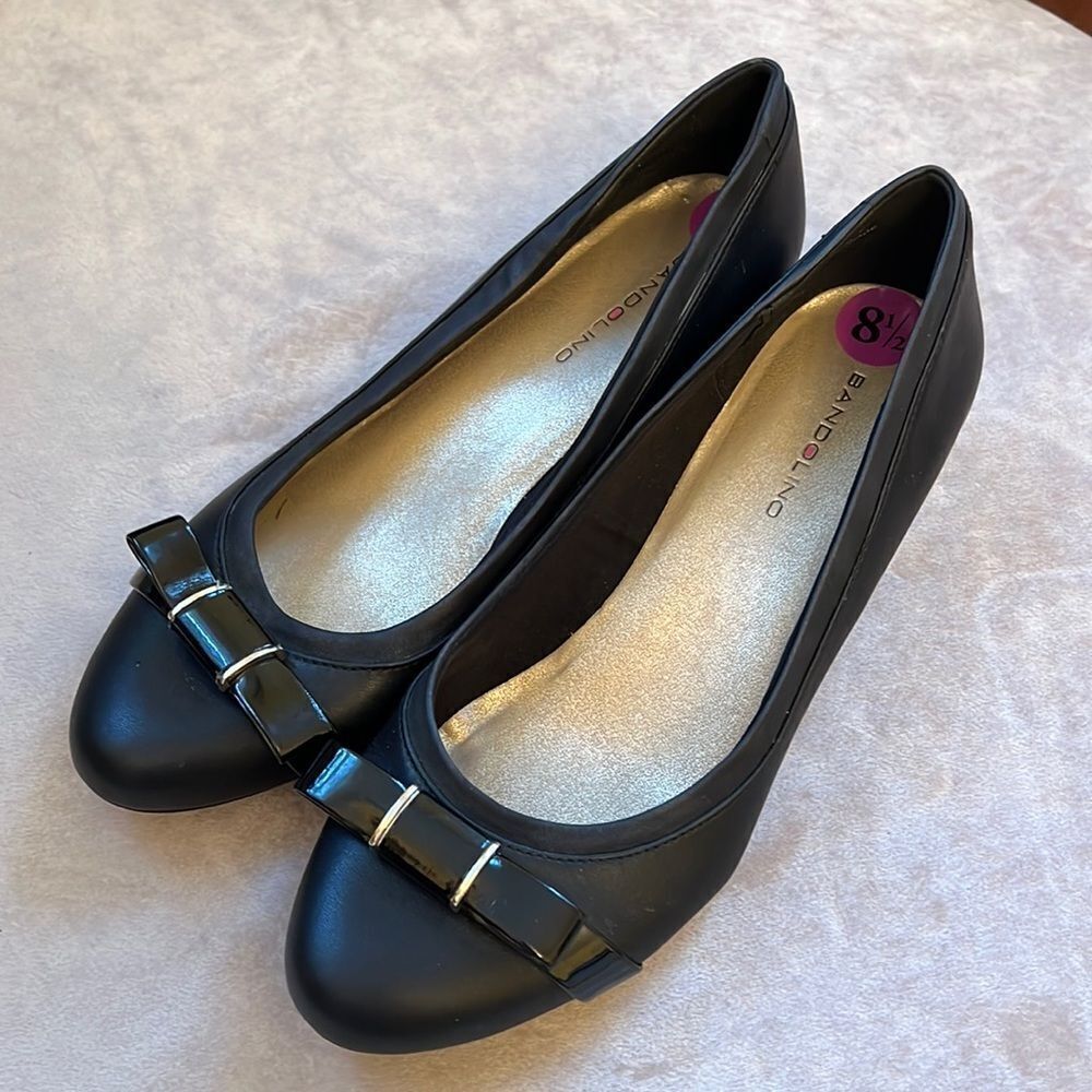 Bandolino Sz 8.5 *Classic-Chic*  Wedge Bow Toe Dress Shoes EUC